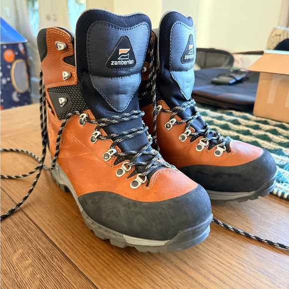 Zamberlan Men\'s Black and Orange Hiking Boots